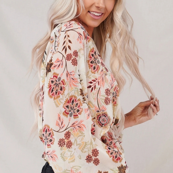 OLIVACEOUS JUST GETTING STARTED FLORAL TOP (BEIGE/RUST/PINK) WOMEN'S SIZE MEDIUM - Picture 1 of 16